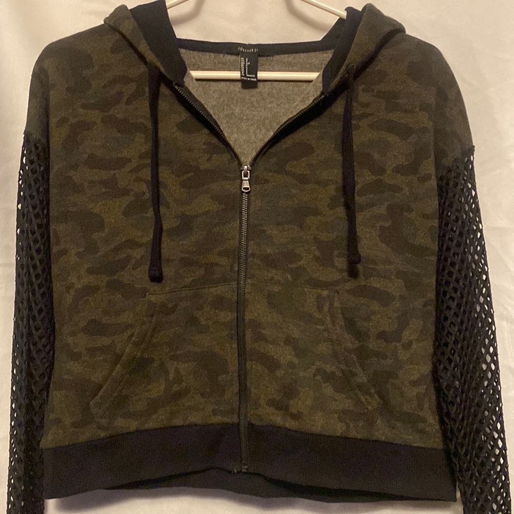 Forever 21 Camo Hoodie Size Small